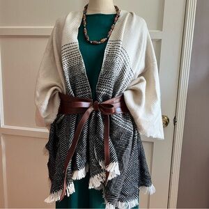 Black & Cream Shawl• O/S